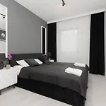 Air-conditioned With Balcony & Parking By The Park In By Renters Prestige Lejlighed Łódź