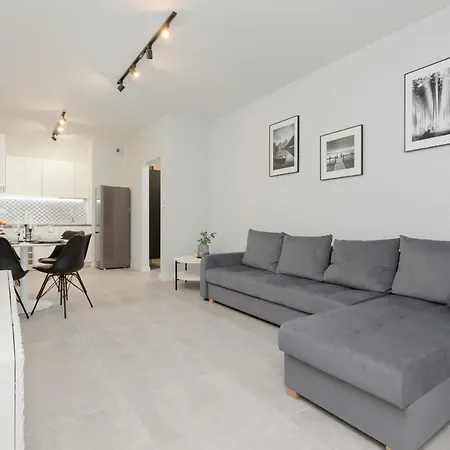 Air-conditioned With Balcony & Parking By The Park In By Renters Prestige *