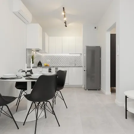 Air-conditioned With Balcony & Parking By The Park In By Renters Prestige * Łódź