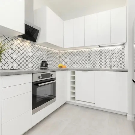 Apartament With Balcony By The Park In By Renters Prestige *