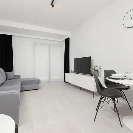 Air-conditioned With Balcony & Parking By The Park In By Renters Prestige