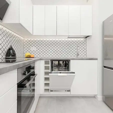 Апартаменты Air-conditioned With Balcony & Parking By The Park In By Renters Prestige Лодзь