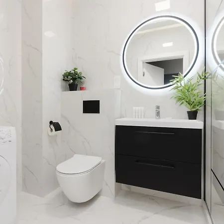Air-conditioned With Balcony & Parking By The Park In By Renters Prestige * Лодзь