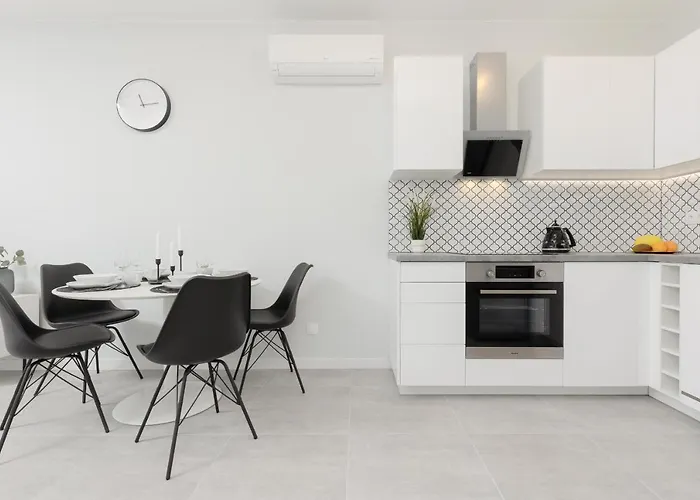 Apartamento With Balcony By The Park In By Renters Prestige *