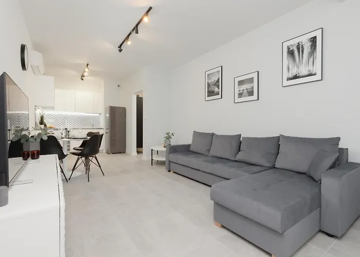 With Balcony By The Park In By Renters Prestige *