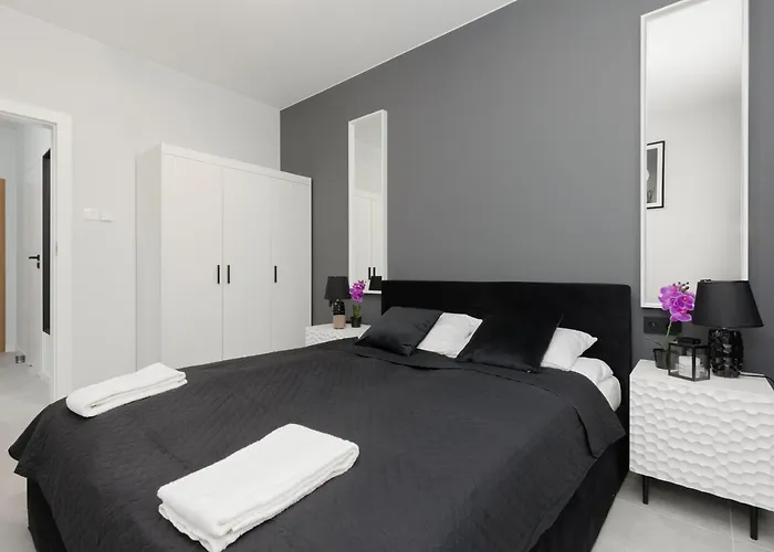 With Balcony By The Park In By Renters Prestige Apartamento