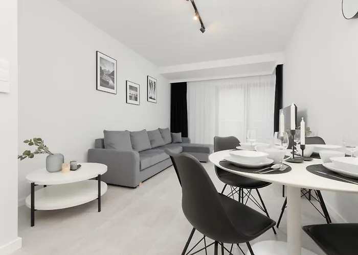 With Balcony By The Park In By Renters Prestige Łódź