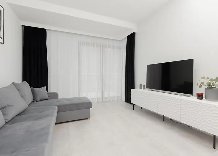 With Balcony By The Park In By Renters Prestige Łódź