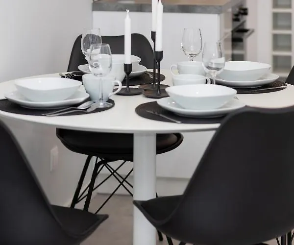 With Balcony By The Park In By Renters Prestige Apartamento *