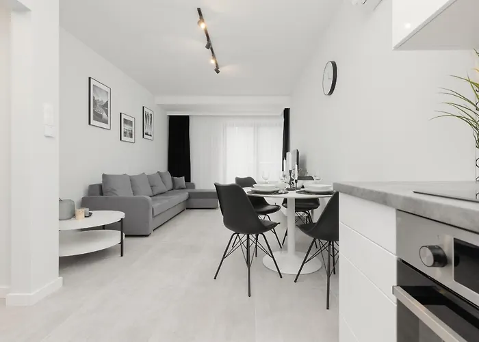 With Balcony By The Park In By Renters Prestige Apartamento Łódź